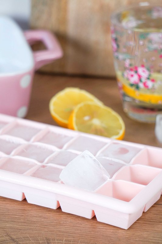 Pastel pink silicone ice cube tray 20x11x3 cm Isabelle Rose