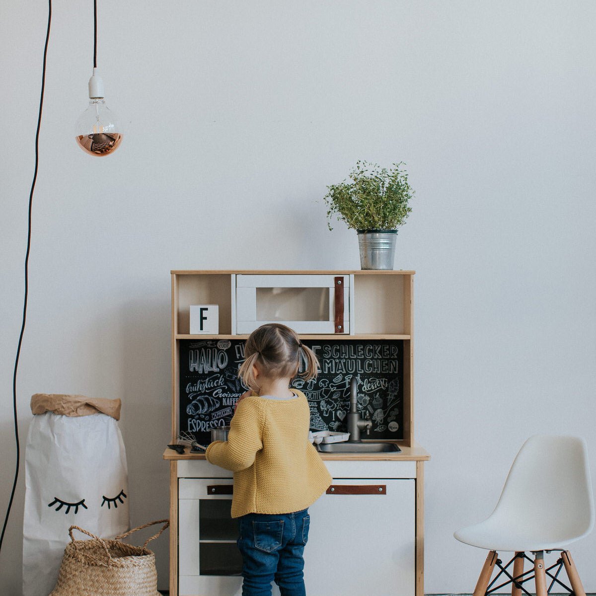 Folia do tablicy i tylny panel do kuchni dziecięcej IKEA