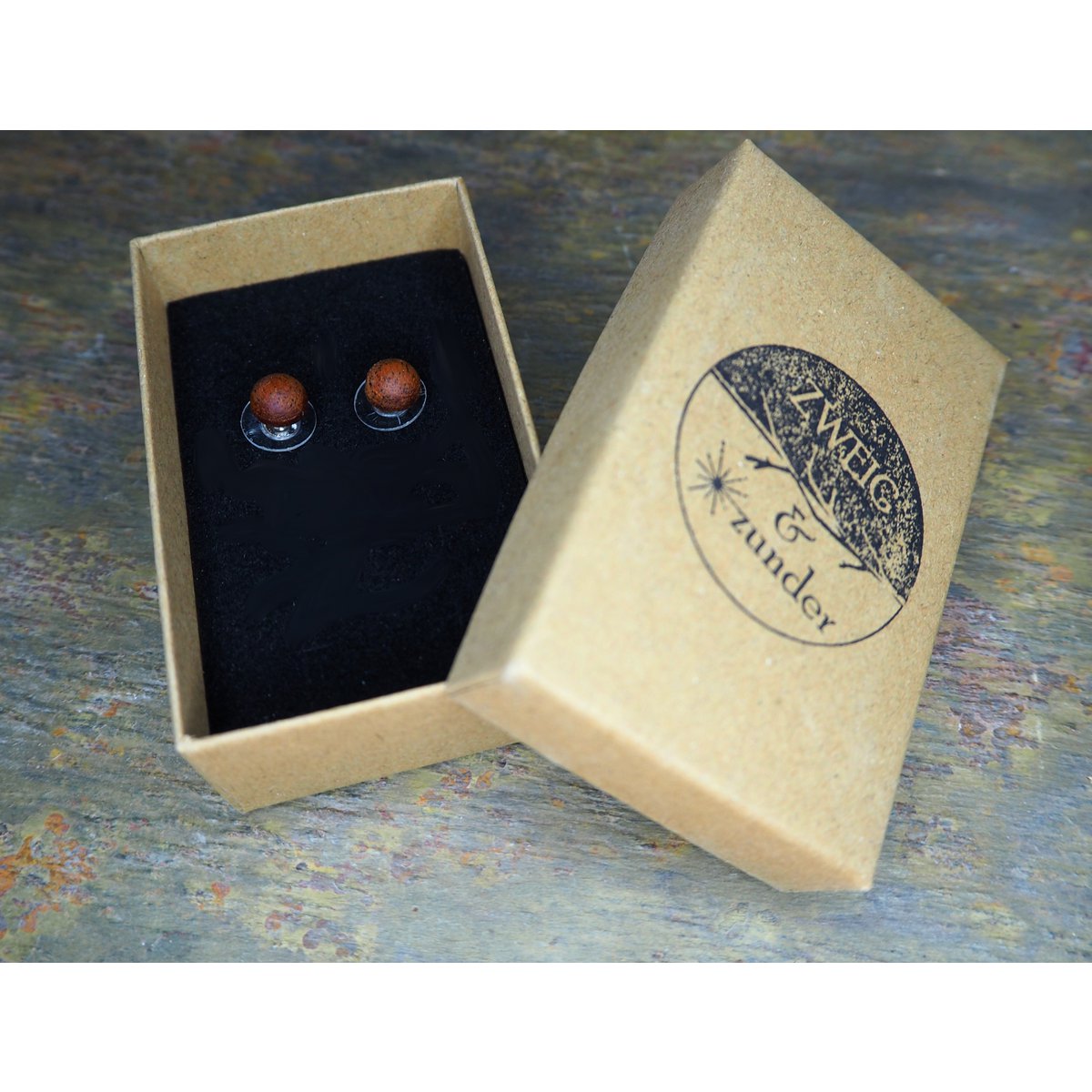Petites boucles d'oreilles rondes avec fermoir 8 mm, bois d'acajou avec un beau grain, fabriquées à la main en bois véritable, acier inoxydable doux pour la peau, forme boule