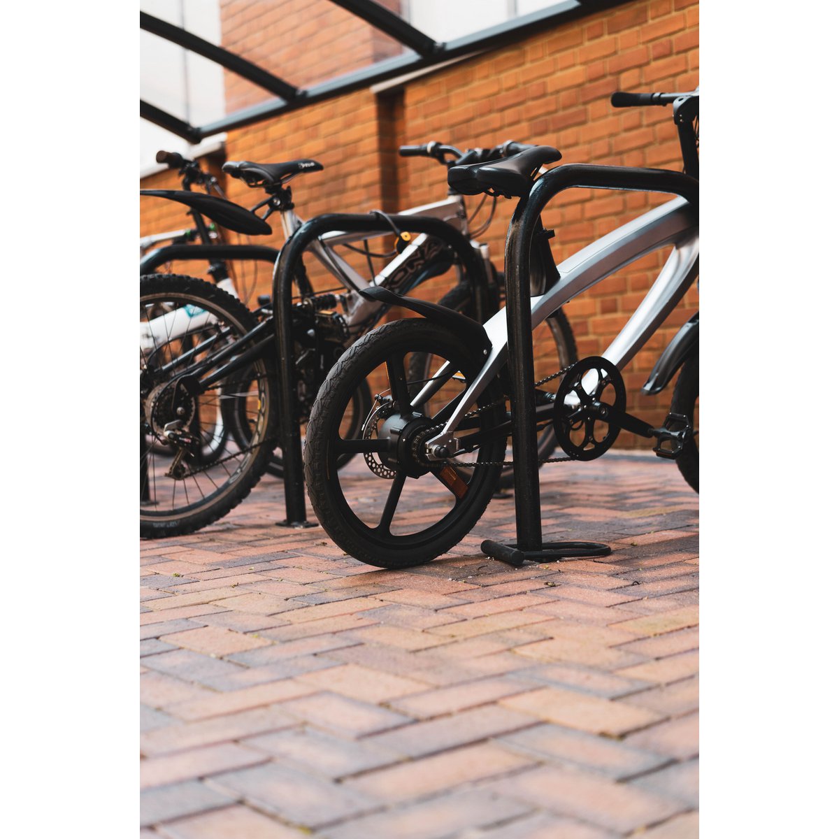 Le vélo électrique Cruzaa Pedal-assist Bluetooth Carbon Black