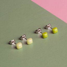 Set di 3 orecchini con pietra • Vetro riciclato e acciaio inossidabile • 20 colori