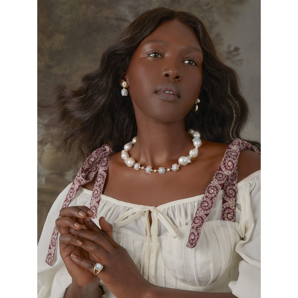 De geliefde hemelblauwe cameo -ring