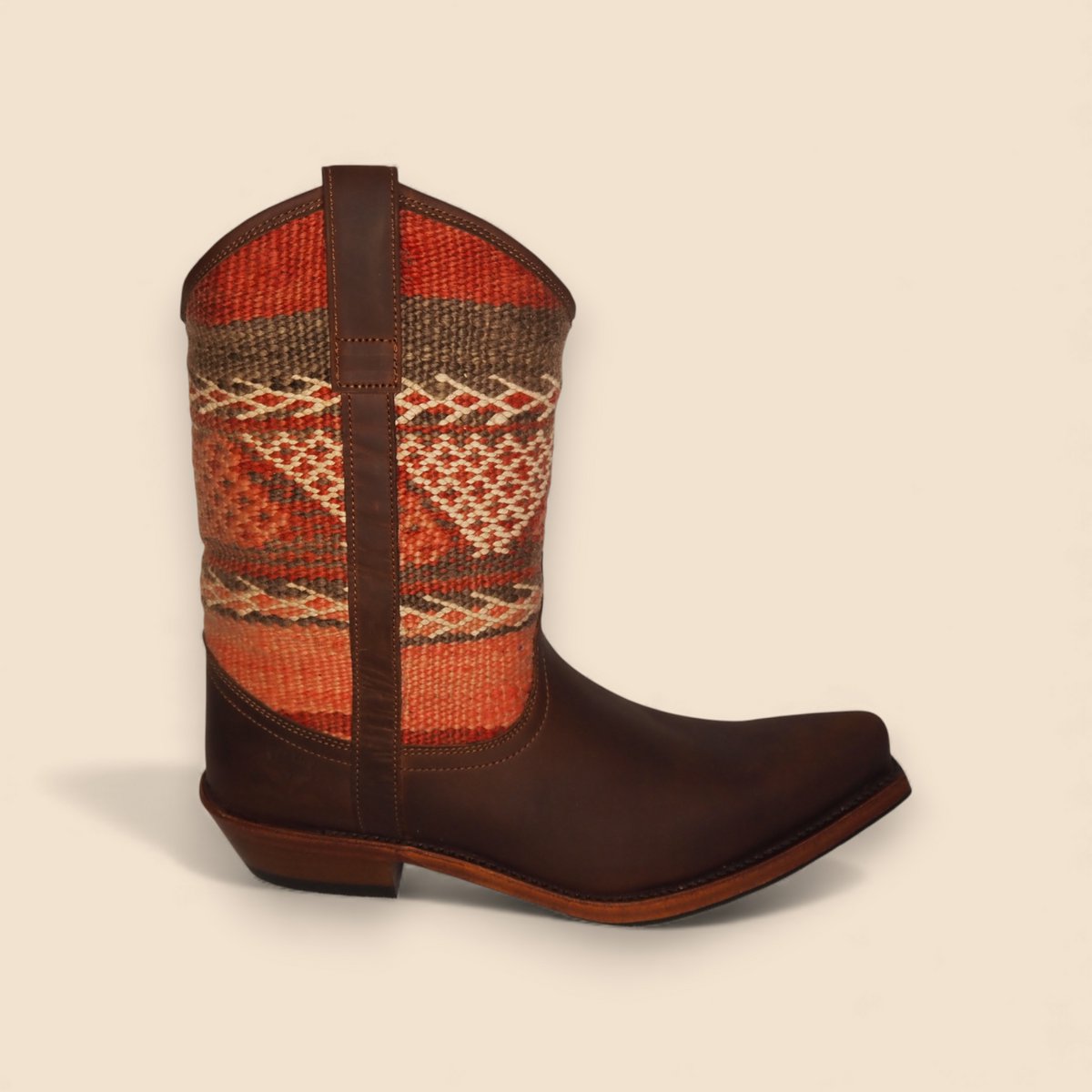 Botas Bravas Kelim – Botas occidentales hechas a mano con Kilim marroquí vintage (hechas a pedido)