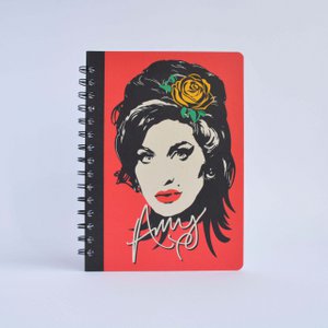 Amy, liniertes A5-Notizbuch • Schwarze Spirale