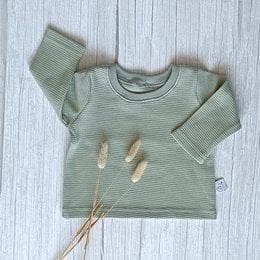 Dusty green long-sleeve baby shirt with waffle texture, available in sizes 56-140. Pair with floral print pants for a stylish baby outfit.