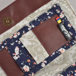 Rotwein-Clutch-Geldbörse – Blumenmuster