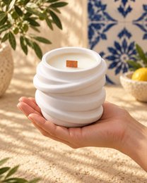 LAVURI TWISTER Candle Vanilla CUP – handgemachte Sojawachskerze