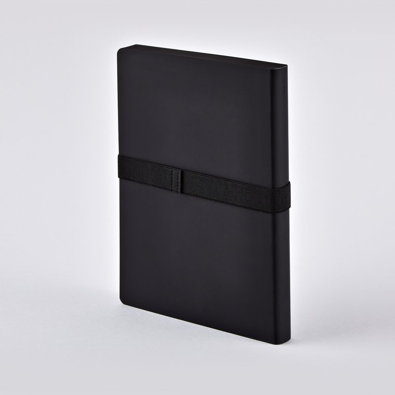 Voyager L Licht - Sterren | Notitieboekje A5+ | Gestippeld dagboek | 3,5 mm puntraster | 176 genummerde pagina's | 120g Premium-Papier | Leer zwart | met pen- en smartphonehouder Sterren |  geproduceerd in Duitsland