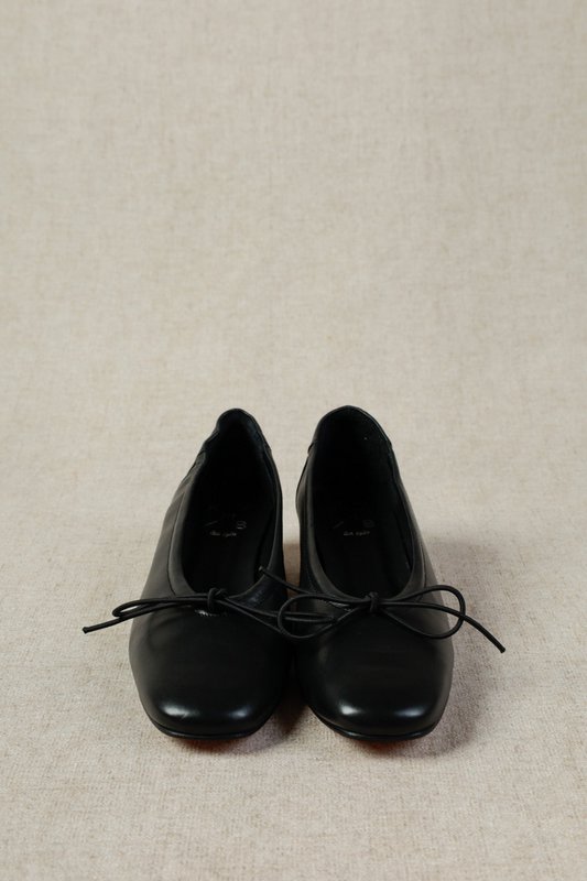 MOREN BLACK – Soft Leather Unstructured Low-Heel Pumps
