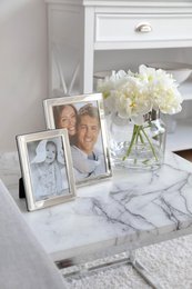 EDZARD Salerno photo frame for photos (DIN A4 - 21 x 29.7 cm), elegant silver-plated, tarnish-proof, 2 hangers