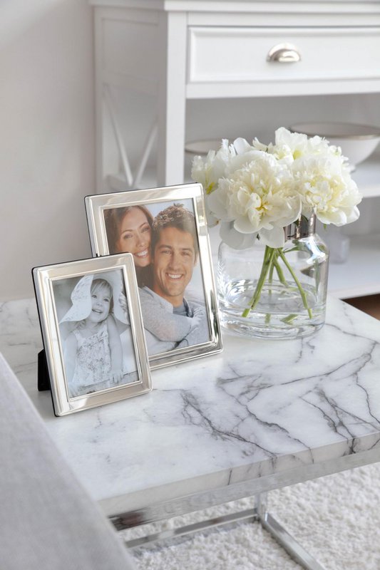EDZARD Salerno photo frame for photos (DIN A4 - 21 x 29.7 cm), elegant silver-plated, tarnish-proof, 2 hangers