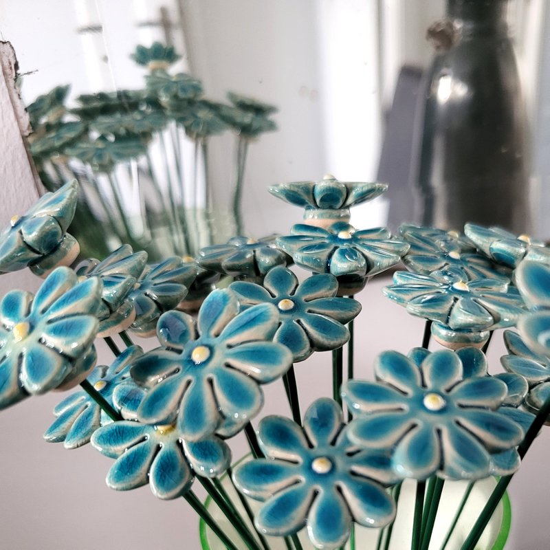 Daisy flower ceramic mini Turquoise 2.5 cm