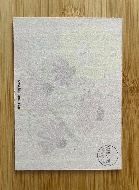 Fleurs en vase avec carte en carton d'horloge