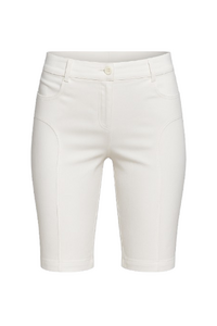 Bermudas vaqueras blancas: elegancia veraniega sin esfuerzo
