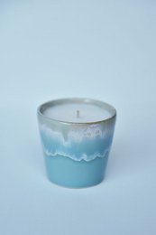 Aqua-colored 2-in-1 candle and lungo cup set with a wavy design, perfect for scented candle lovers.