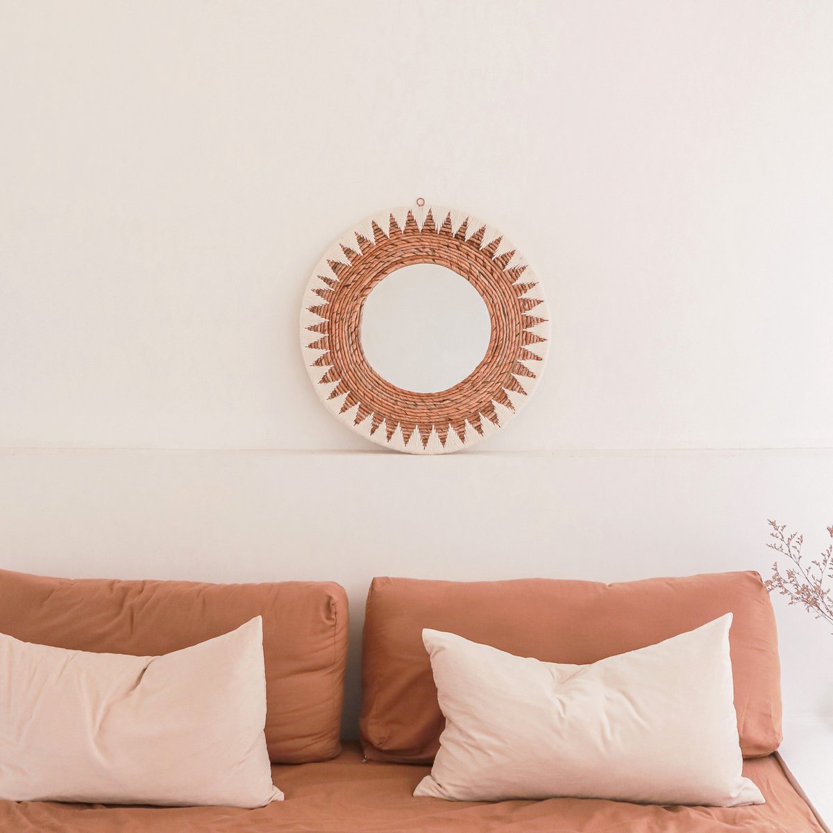 Okrągłe lustro Boho 60 cm | Ręcznie tkane lustro ścienne AWAN | Dekoracja ścienna ze wzorem wykonanym ze sznurków bawełnianych