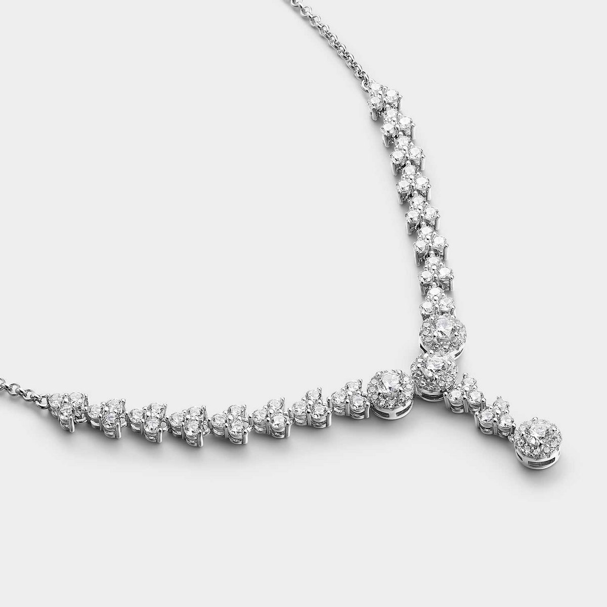 Collier en argent avec zircons blancs