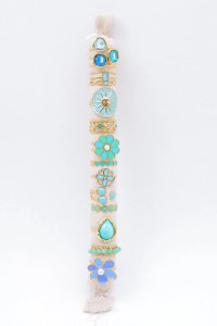 Veel sieraden met display