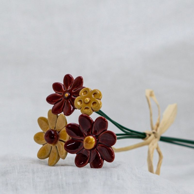 Klein attentieboeketje bloemen