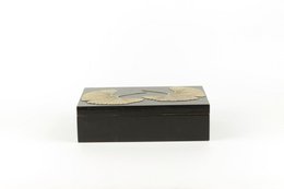 Rechteckige Box mit Gingko-Muster aus Stein
