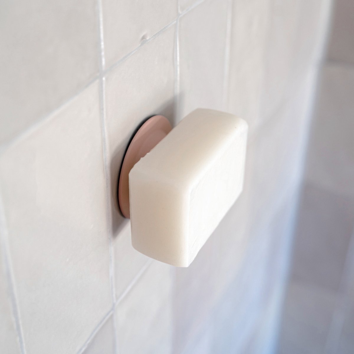 Soapi / Magnetic soap holder / Peach