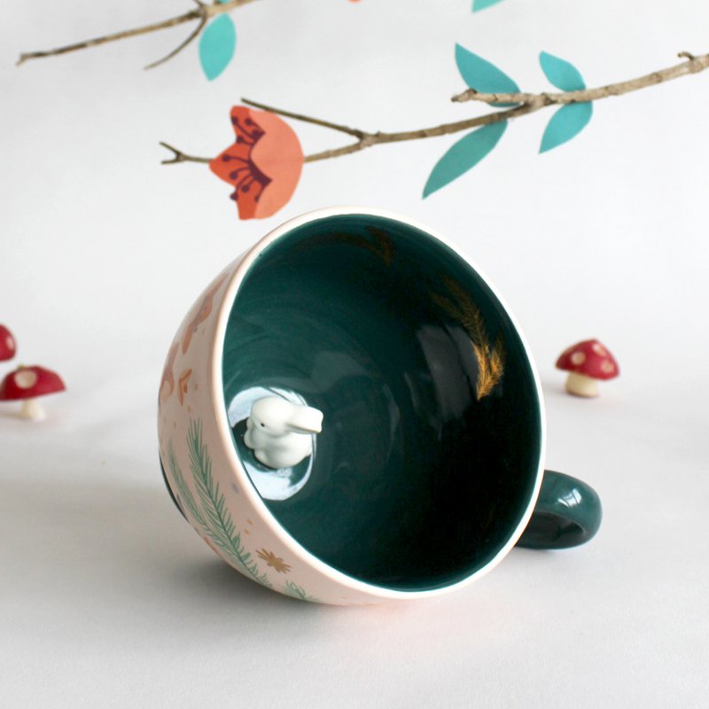 Tazza di coniglio del giardino segreto