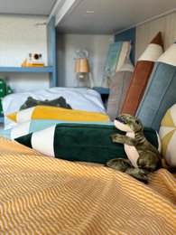 Crayon velvet pillow “Green"