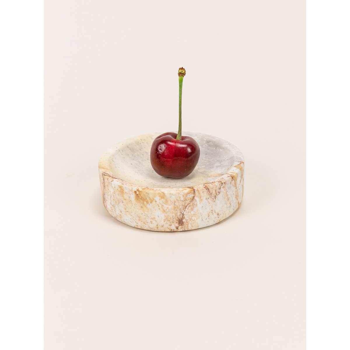 Small wide round box in stone with natural stone lid