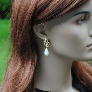 Ohrringe mit Blumen- und Muschelperlenohrringen