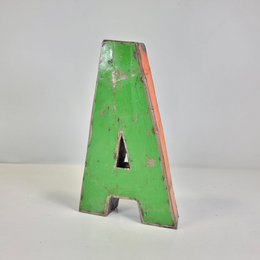 Lettera "A" realizzata con barili di petrolio riciclati | 22 o 50 cm| colori differenti