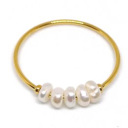  A stacked gold ring with 5 small white pearls. The ring is made of polished stainless steel with a gold plated finish. It is a simple and elegant design suitable for everyday wear.