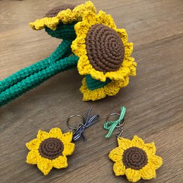 Luna-Leena keychain sunflower yellow - bag charm - organic cotton - hand crocheted in Nepal