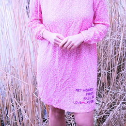 Vestido de verano %23GirlBoss PINK viscosa estampado leo %23StatementFashion "The Message Dress"