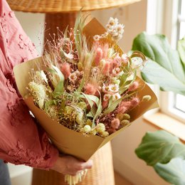 Klassischer Trockenblumenstrauß – Rouge