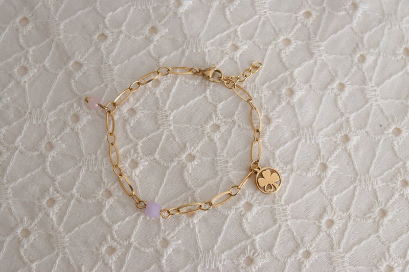 Pulsera de calcedonia, cuarzo rosa y trébol de cuatro hojas - Oro