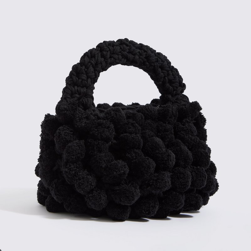 ¨Half Moon ”håndlavet pom pom håndtaske med crossbody rem sort