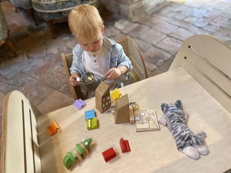 Montessori bord og stole sæt hjul