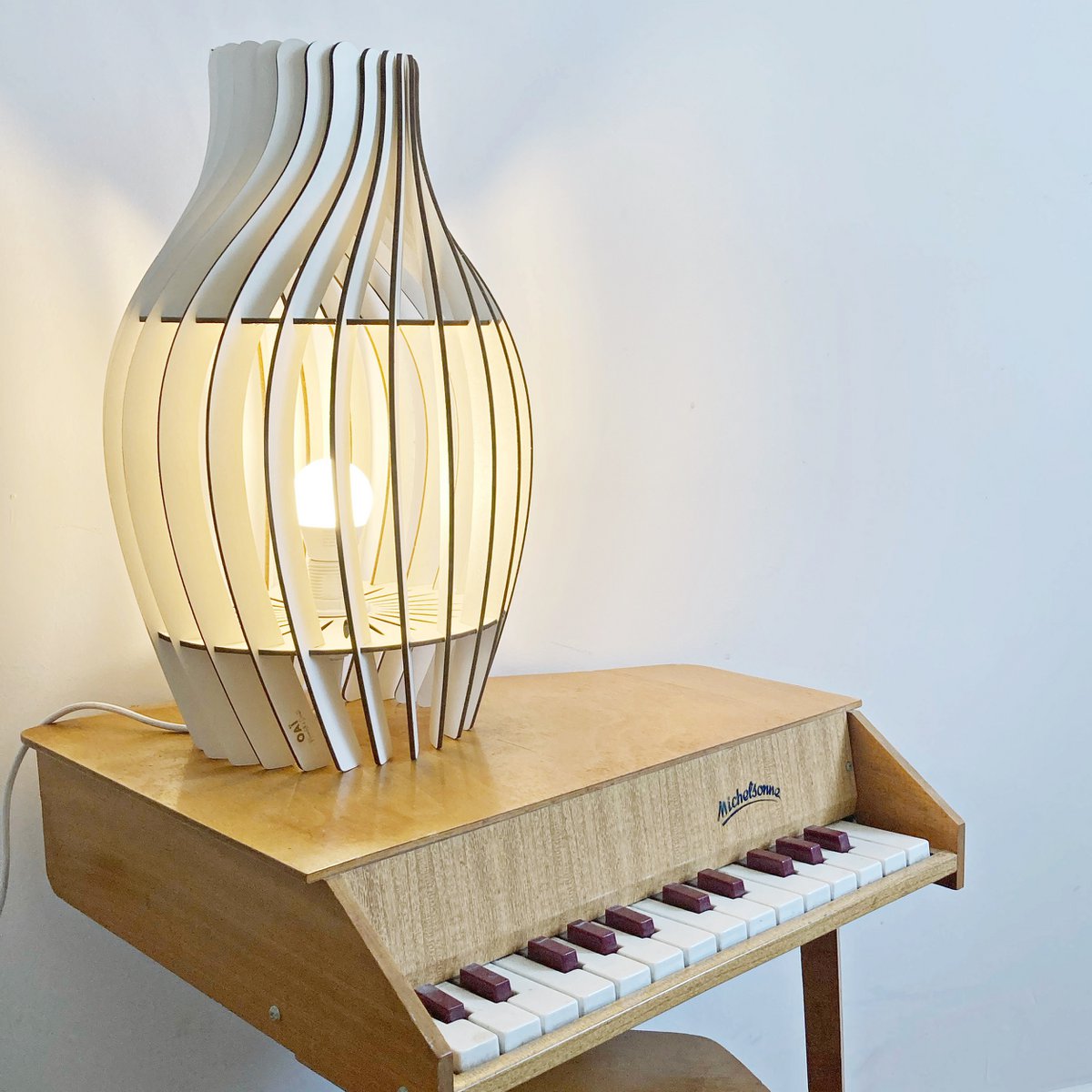Kanso Lamp: The Elegance of Movement