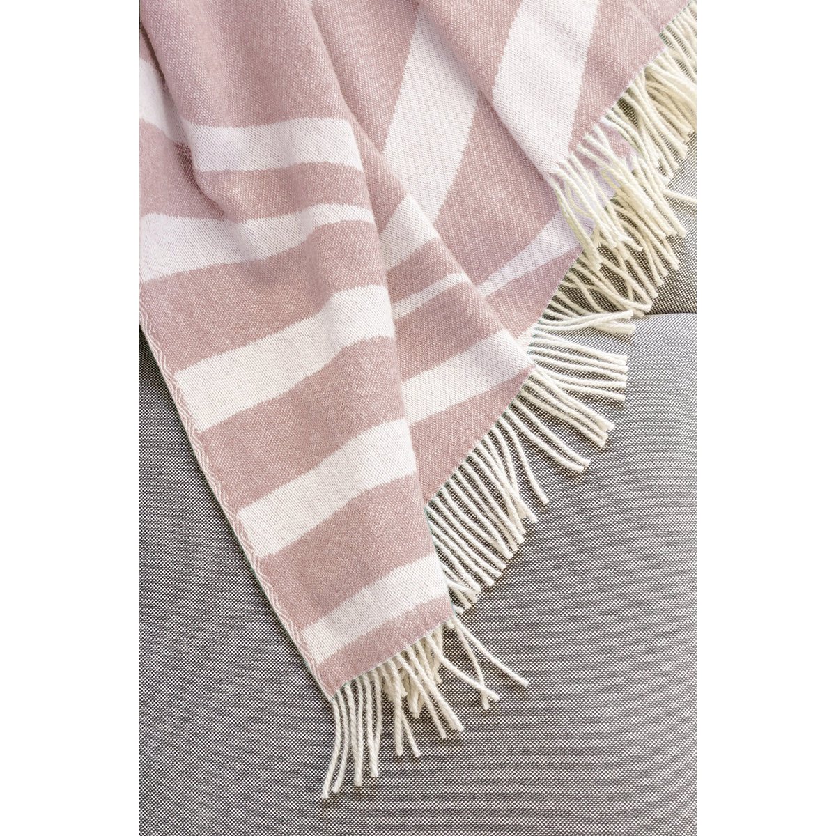 Wool blanket / cuddly blanket bold rosestone