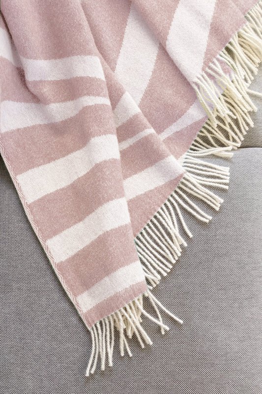 Wool blanket / cuddly blanket bold rosestone