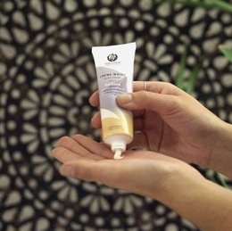 Herbal Smoothness Hand Cream - Camellia, Cucumber & Shea Butter