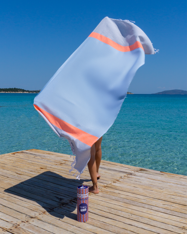 TOWEL TO GO NEON Telo mare in cotone riciclato 180x100 cm | Leggero Asciugatura rapida | Blu/Grigio | con confezione regalo
