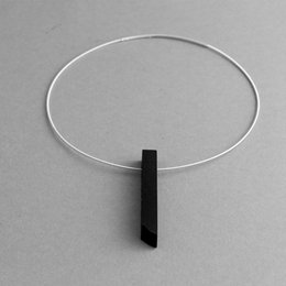 SÄULEN-HALSKETTE – SCHWARZ – Zeitgenössischer minimalistischer Schmuck, handgefertigt aus Jesmonit
