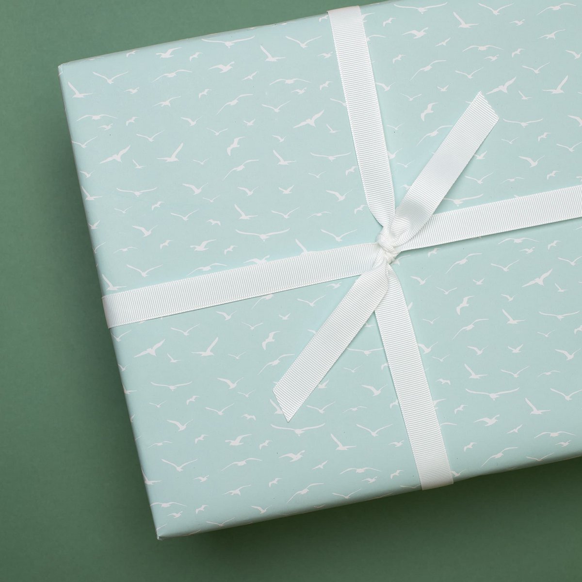 Vögelpappapier Mint - Maritiem inpakpapier met meeuwen, als een geschenkverpakking voor de bruiloft, voor geboorte of doop