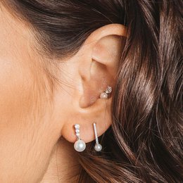Silver earrings with hanging pearl
