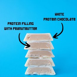 Taza de proteína y chocolate blanco con maní y bajo en azúcar