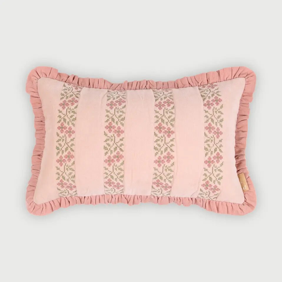 Kussenhoes | Heather Baby Pink Cross Stitch langwerpige kussenhoes van Sanctuary Living