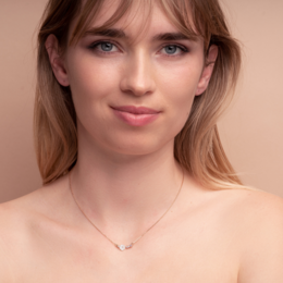Como flower necklace