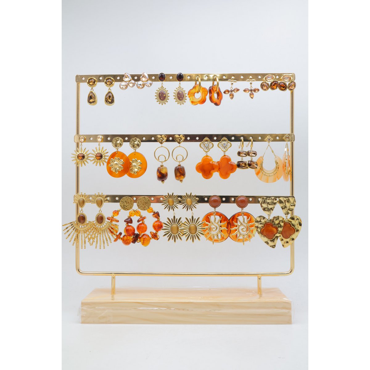 Lot de boucles d'oreilles sur présentoir