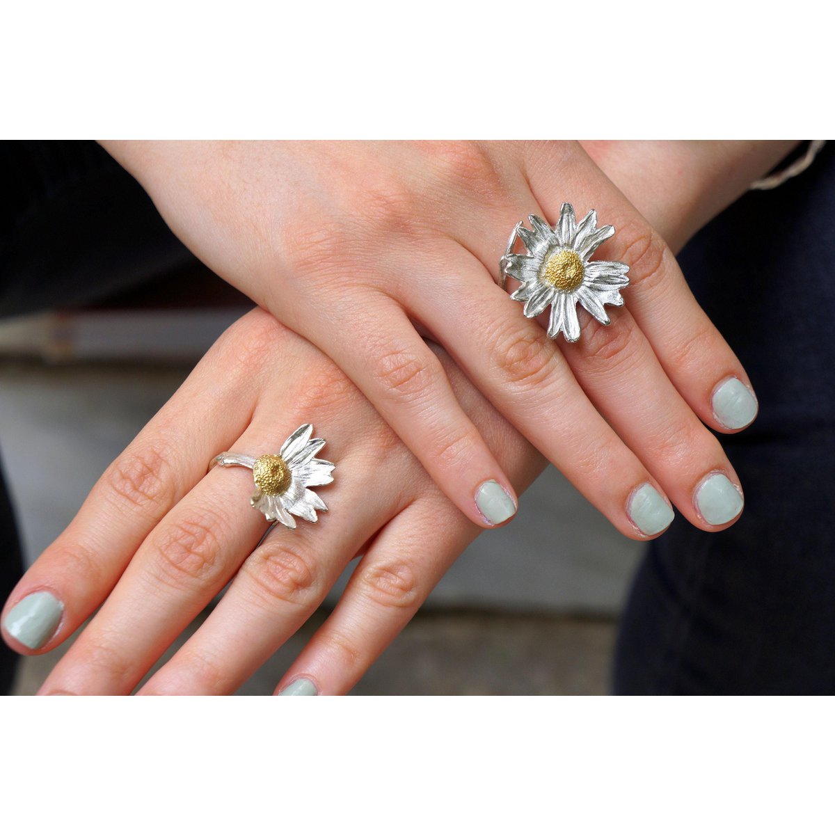 Floraler Statement-Ring: Echtes Gänseblümchen aus recyceltem Silber (umweltfreundlich)